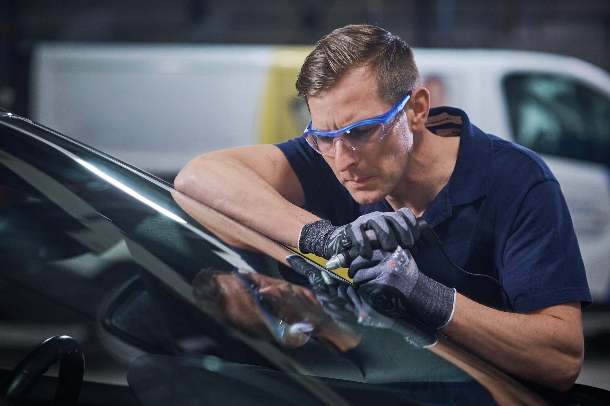 ซ่อมกระจกบังลมหน้า หยุดรอยร้าวลุกลาม มั่นใจมาตรฐาน OEM